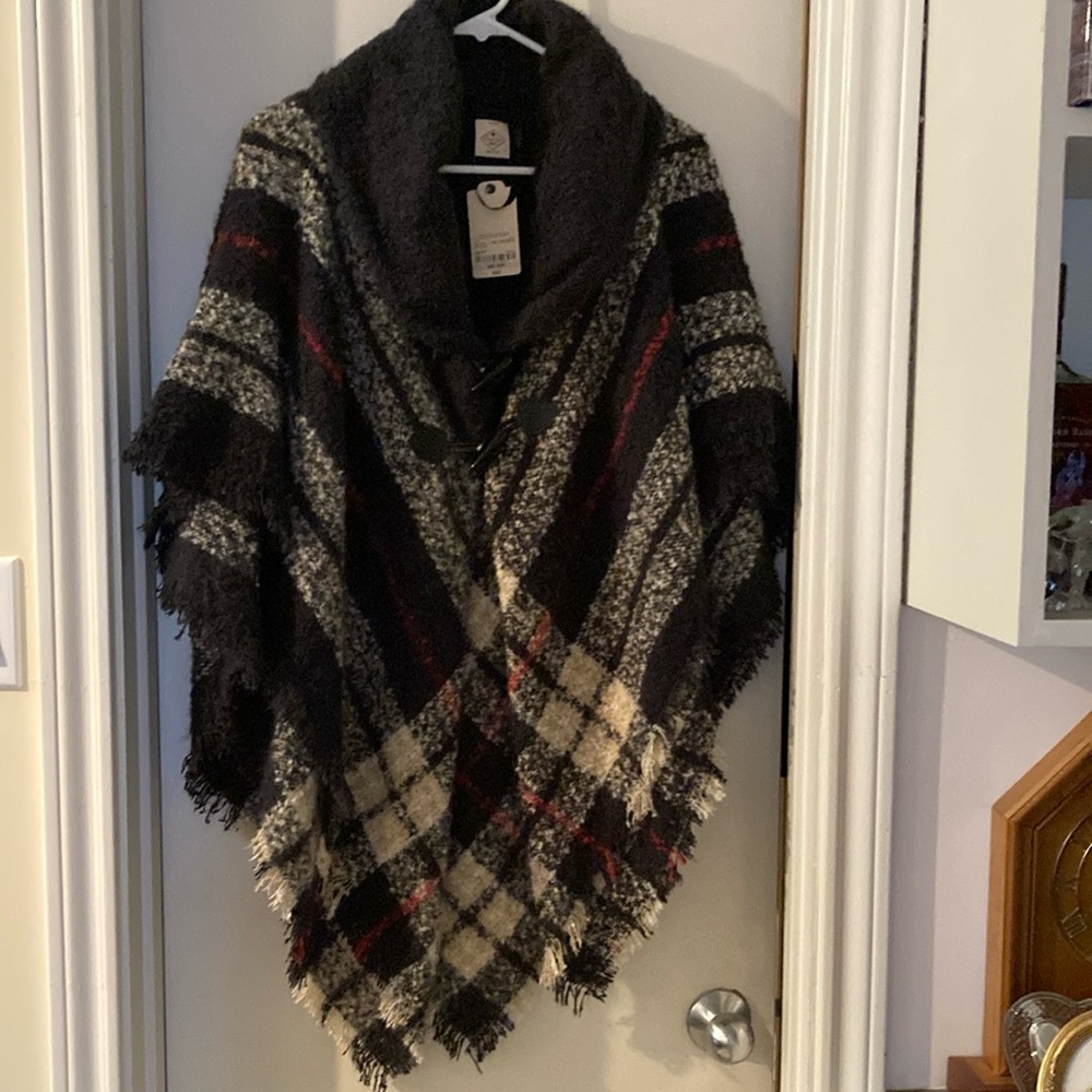 Chic Plaid Wool Poncho in Black, Cream, and Red - Picture 6 of 6